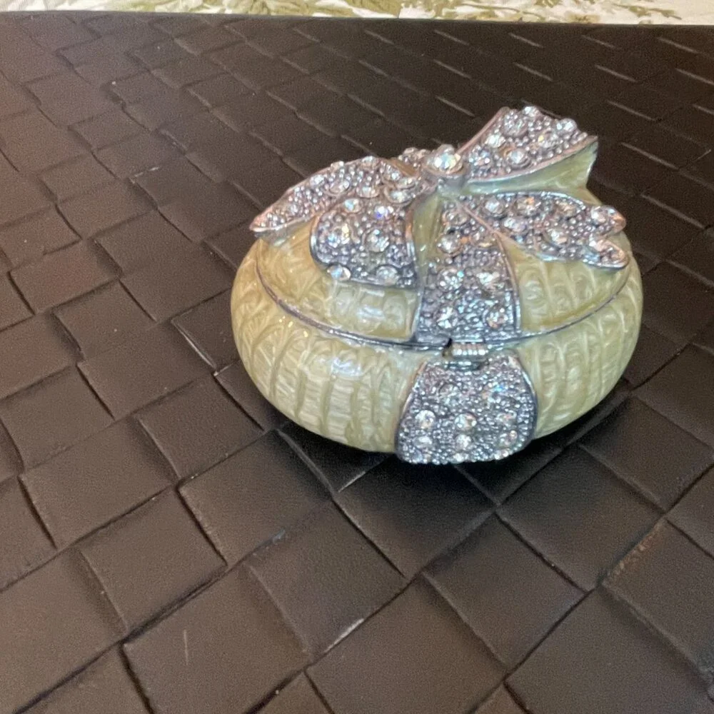 Bombay Jeweled Metal Hinged Pearlized Oval Trinket Box New
